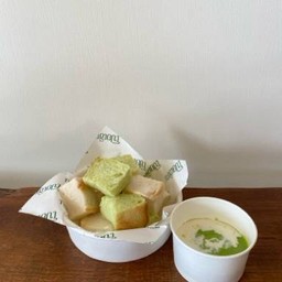 ปังนึ่ง สังขยาใบเตย