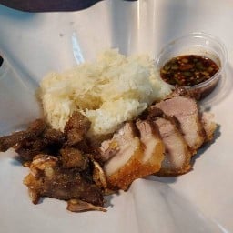 เหนียวหมูทอด(หาดเล็ก) ด่านสำโรง 2/1 ปากทางออก