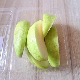 ฝรั่งกิมจู หั่นพร้อมทาน [เข้าใหม่] (กล่องเล็ก)