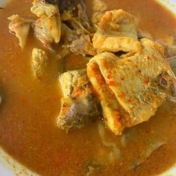 แกงส้มหัวปลากระพง (ไม่มีผักในแกงส้ม เสิร์ฟผักสดให้แทนค่ะ)