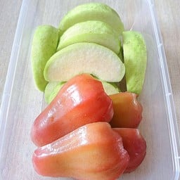 ชมพู่ยักษ์+ฝรั่งกิมจู หั่นพร้อมทาน กล่องใหญ่