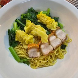 บะหมี่เกี๊ยว + หมูกรอบ