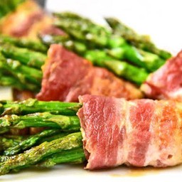 เบคอนพันหน่อไม้ฝรั่ง