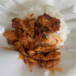 ผัดพริกแกงราดข้าว