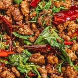 กระเพราหมูสับ (กับข้าว)