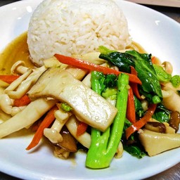 ผักผักรวมมิตร (ไม่ใส่เนื้อสัตว์) ราดข้าว