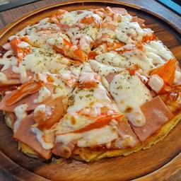 พิซซ่า ปูอัด ใส้กรอก แฮม ชีส