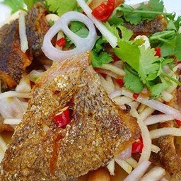 ยำปลาสลิด
