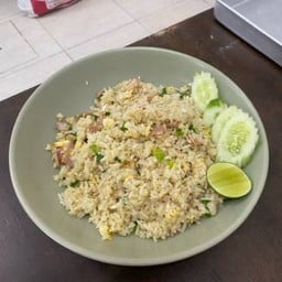 ข้าวผัดเบคอน