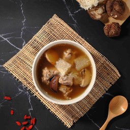 ตุ๋นกระดูกหมูเยื้อไผ่