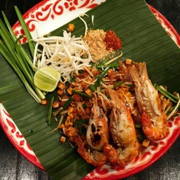 ผัดไทยกุ้งแม่น้ำ