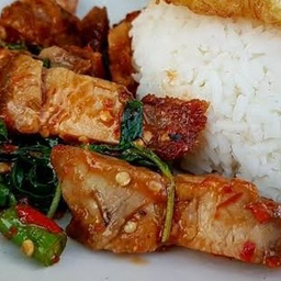 กะเพราหมูกรอบ