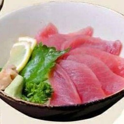 ข้าวหน้าปลาทูน่า