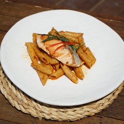 สปาเกตตี้ครีมสไปซี่มันกุ้งแซลม่อน