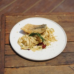 สปาเกตตี้ผัดพริกแห้งปลากระพง