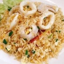 ข้าวผัดปลาหมึก