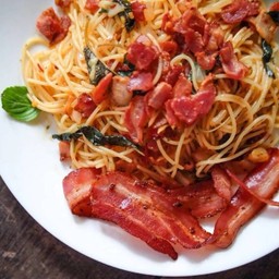GARLIC CHILLI BACON SPAGHETTI