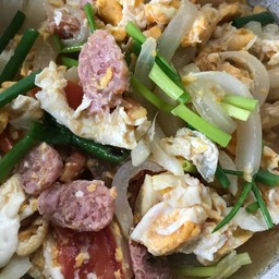 แหนมผัดไข่
