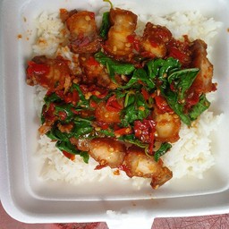 กะเพาหมูกรอบ