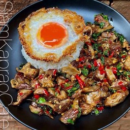 ข้าวกะเพราขั้วตับหมูตุ๋น 200g ไข่ดาว