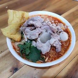 ก๋วยเตี๋ยวต้มยํากระดูกอ่อน