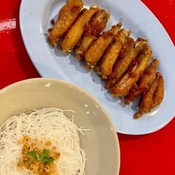 ลูกเต๋าเตี๋ยวต้มยำ