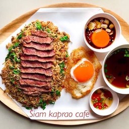 เซ็ทกะเพราเนื้อหน้าเนื้อสเต็กโคขุน