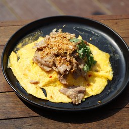 ข้าวไข่ข้นไก่ผัดกระเทียม