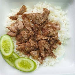 ข้าวหมูทอดกะเทียม
