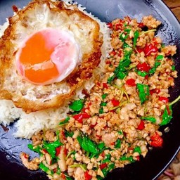 ข้าวกะเพราหมูสับ 200g ไข่ดาว
