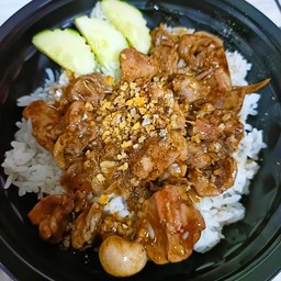 ข้าวเครื่องในไก่ผัดกระเทียม