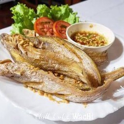 ปลาเนื้ออ่อนทอดกระเทียม