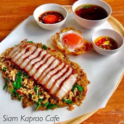 เซ็ทกะเพราหน้าหมูสามชั้นทอด