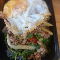 กะเพราหมูสับหน่อใม้(ฟรีไข่ดาว( ผัดน้ำ