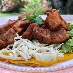 หมูสามชั้นทอดราดน้ำปลา