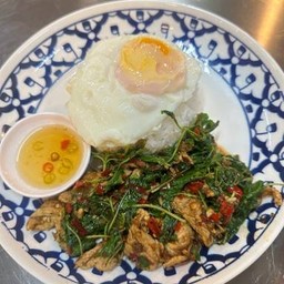 ข้าวกะเพราหมูชิ้นหมัก