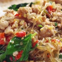 วุ้นเส้นผัดกะเพรา