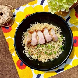 บะหมี่หมูกรอบ