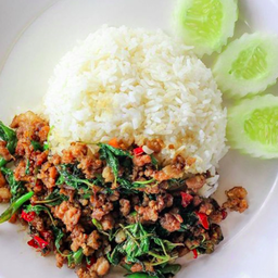กะเพราเนื้อราดขัาว