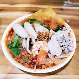 ก๋วยเตี๋ยวทุกอย่างยกครัว