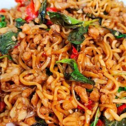 มาม่าผัดพริกเผาหมูสับ