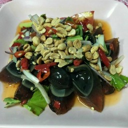 ยำไข่เยี่ยวม้า