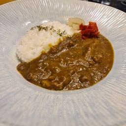 ข้าวแกงกะหรี่เอ็นเนื้อชิตะ (Beef Tendon Curry Rice)