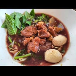 ก๋วยเตี๋ยวน้ำตกหมูตุ๋นต้มยำ