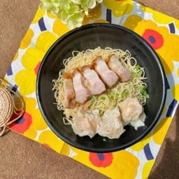 บะหมี่เกี๊ยวกุ้งหมูกรอบ