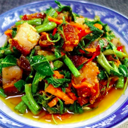 กะเพราหมูกรอบ