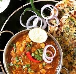 Paneer Kulcha With Chole