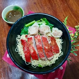 บะหมี่เกี๊ยวกุ้งเป็ดย่าง