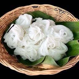 เส้นเล็กลวก กระเทียมเจียว