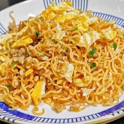 ผัดมาม่า